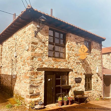 The Pilgrim Stone - Vegan B&B Rabanal del Camino Esterno foto