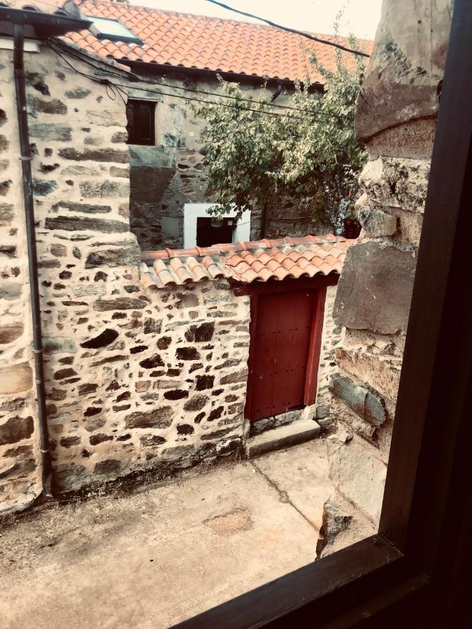 The Pilgrim Stone - Vegan B&B Rabanal del Camino Esterno foto
