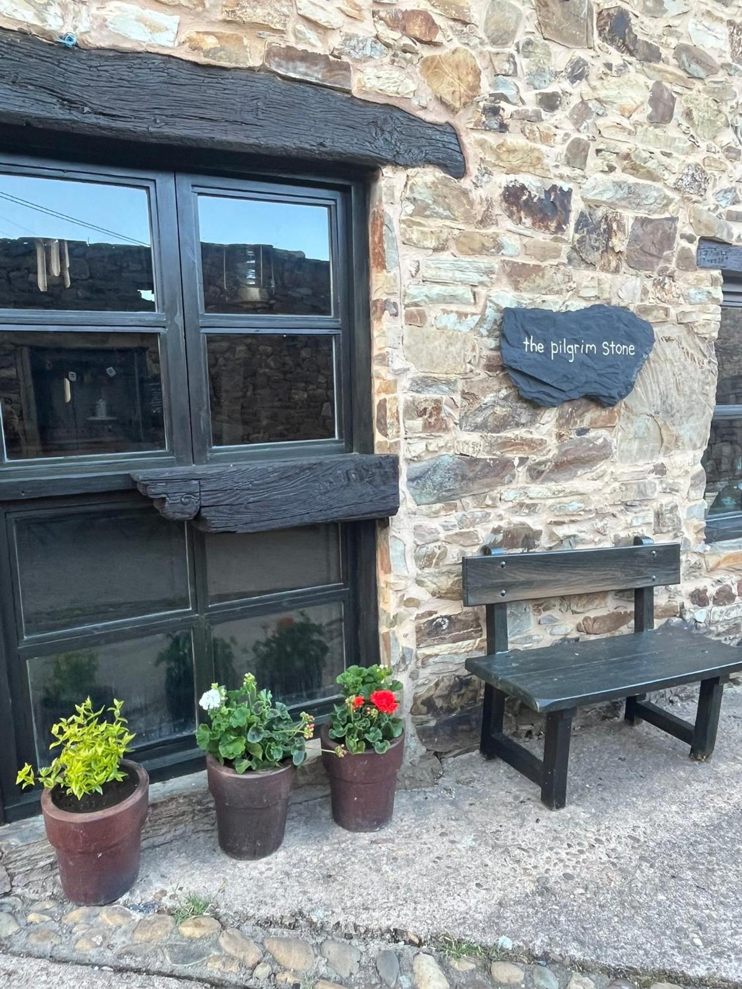 The Pilgrim Stone - Vegan B&B Rabanal del Camino Esterno foto