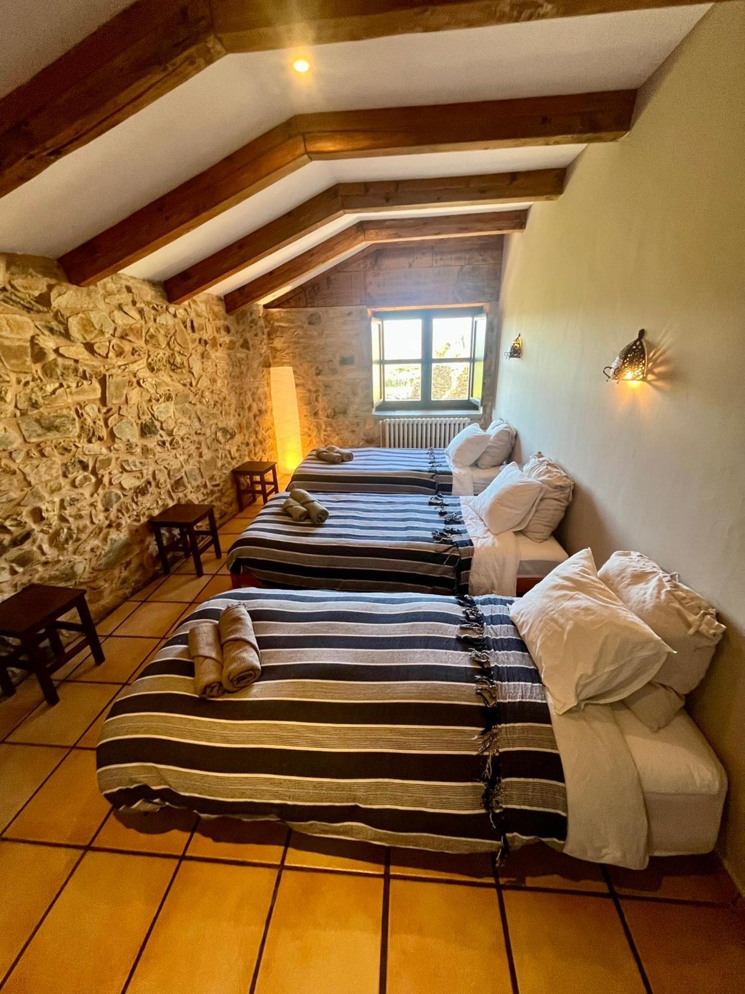 The Pilgrim Stone - Vegan B&B Rabanal del Camino Esterno foto