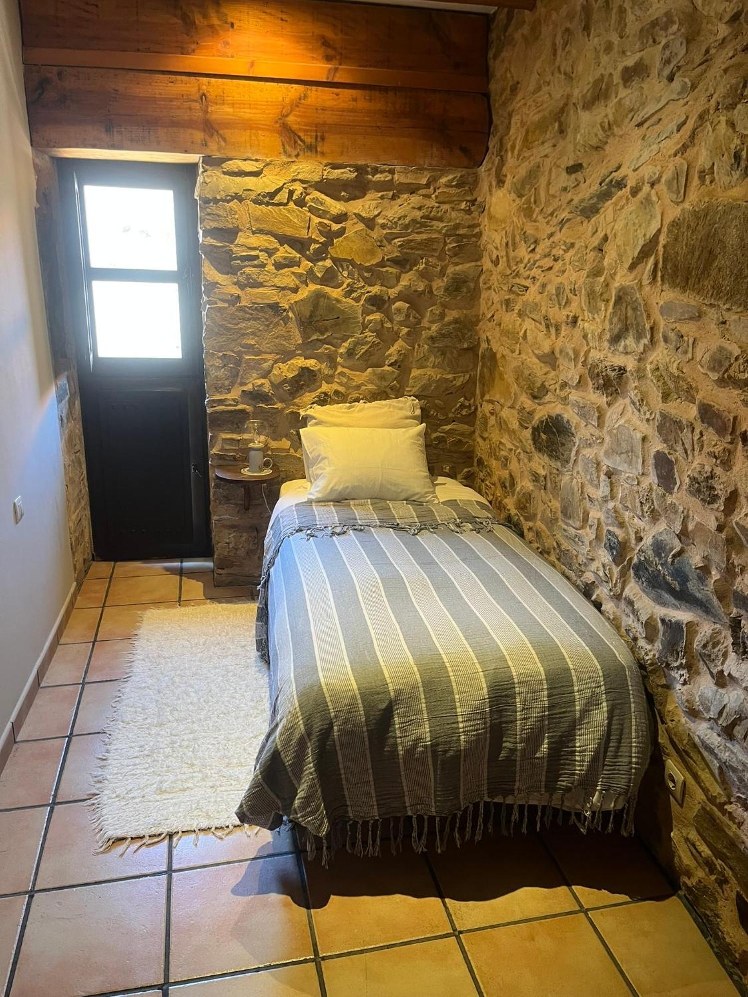The Pilgrim Stone - Vegan B&B Rabanal del Camino Esterno foto
